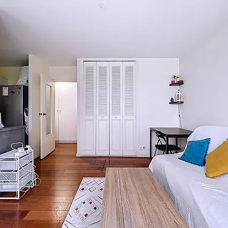 Апартаменты Cosy Near La Buttes-aux-cailles Париж